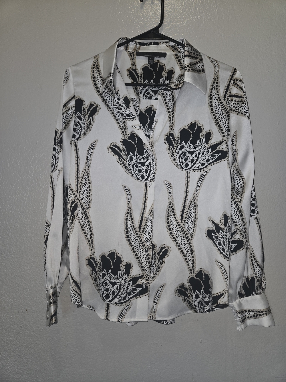 White House Black Market XS Floral Tulip Button Down Blouse Long Sleeve Silk Fee